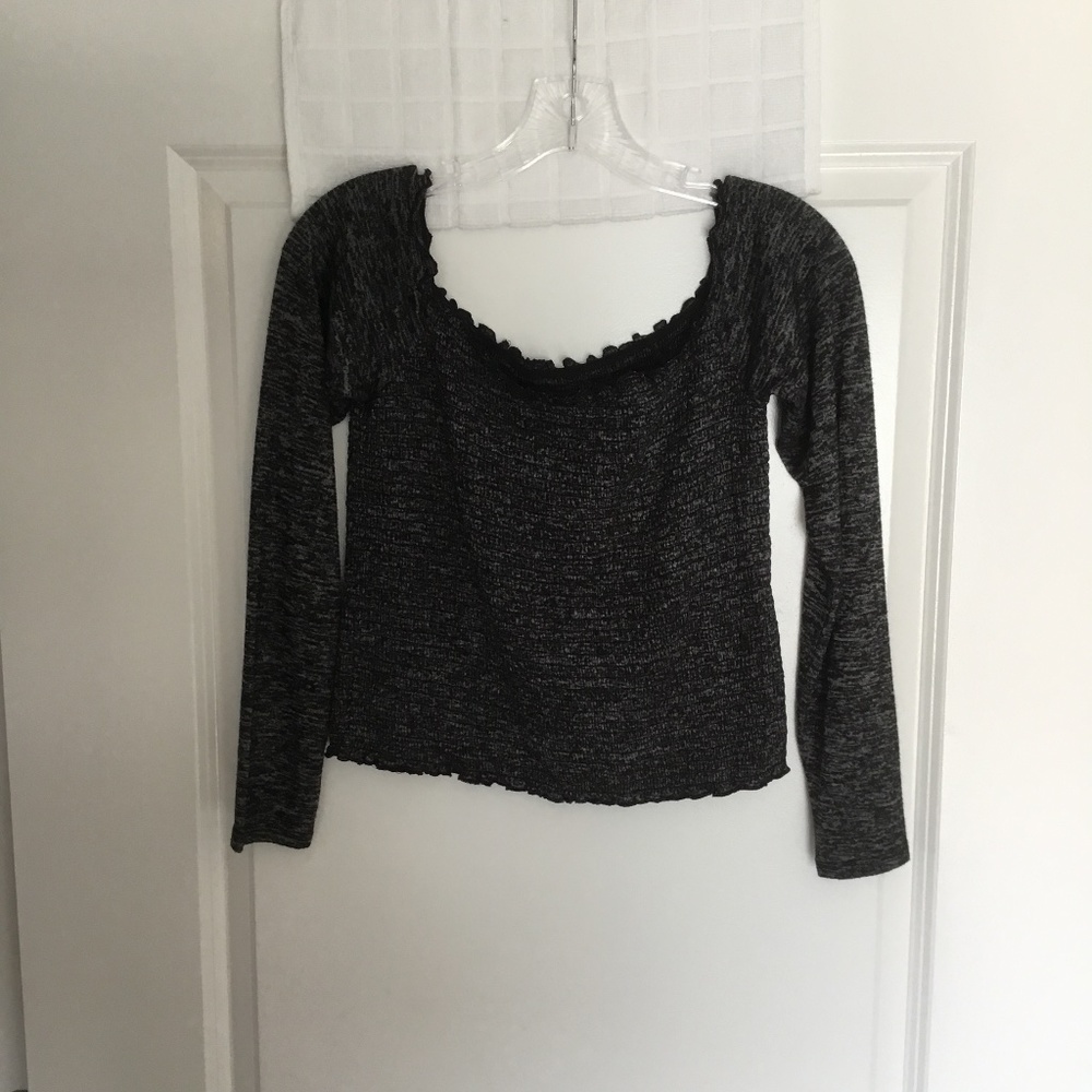 Hollister California Ladies Crop Pullover Top Black/ Gray Size L